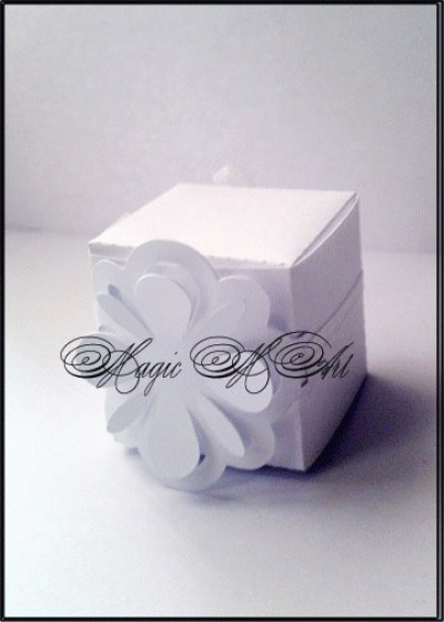 Кутийка за подаръче над 50 броя модел Flower