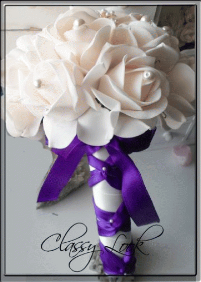 Сватбен букет цвят праскова и тъмно синьо с рози и кристали 21 бр- Poudre et violet foncé