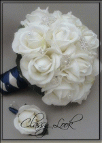 Букет за булка в бяло и тъмно синьо с 17 изкуствени рози и кристали Bleu foncé мини