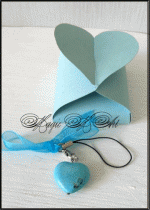 Кутийка за подаръче за сватба модел Heart kiss светло синьо