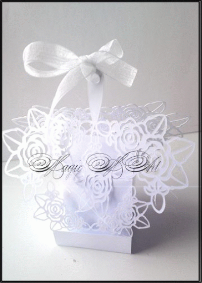 Кутийка за сватбено подаръче модел Alice бяло